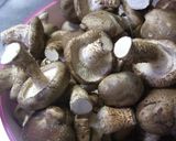小さめ椎茸のパセリたっぷりにんにくソテー作り方1写真