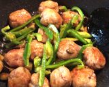 夏野菜と豚こまミートボールのピリ辛炒め作り方6写真