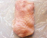 簡単おつまみ 鶏皮の甘辛ゴマまぶし作り方1写真