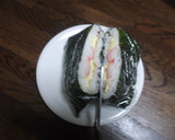 卵焼きとカニカマのおにぎらず作り方11写真