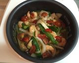 100円調味料使用★炊飯器で絶品パエリア作り方3写真
