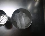 シェイカーで泡たっぷりのアイスカフェラテ作り方2写真