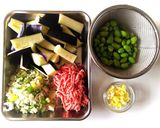 茄子と挽き肉の夏味の炒め物作り方1写真