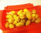 一口新ジャガのローズマリー焼き♡作り方1写真