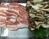 酢と醤油だけのさっぱりしそ豚バラ舞茸炒め作り方1写真