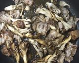 酢と醤油だけのさっぱりしそ豚バラ舞茸炒め作り方2写真