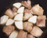 お酢でサッパリ! 鶏肉と大根の醤油煮作り方3写真
