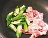 オクラとワカメがメイン☆豚肉の味ぽん炒め作り方3写真