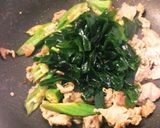 オクラとワカメがメイン☆豚肉の味ぽん炒め作り方7写真