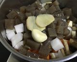コチュジャンで甘辛☆牛すじの煮込み作り方3写真