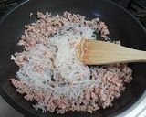 アスパラガスとコーン玉葱と豚挽肉炒め作り方3写真
