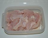 鶏肉とタマネギのピリ辛炒め作り方1写真
