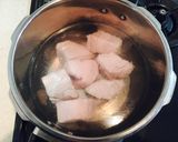 圧力鍋で簡単！箸で切れる♡角煮大根作り方1写真