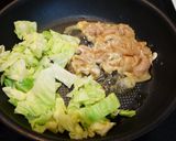 簡単！鶏とキャベツの梅シロップ炒め作り方1写真