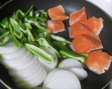 簡単☆鮭と野菜のトマト煮込み♪作り方3写真