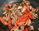 牛ステーキ肉とパプリカのレモポン炒め♪作り方5写真