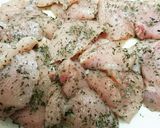 簡単☆安い☆美味しい鶏胸肉のバジル焼き。作り方3写真