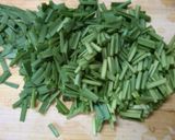 ニラと もやし 鶏ささみの ピリ辛スープ作り方1写真