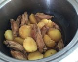新ジャガと鳥手羽中の煮物作り方4写真