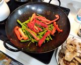 空心菜と豚肉のニンニク醤油炒め作り方9写真
