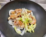 簡単！鶏もも肉とセロリの塩麹中華炒め作り方5写真