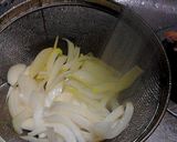 調理室ﾖﾘ～保育園の親子丼(*^^*)作り方1写真