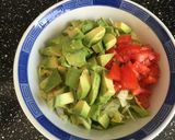 焦がし葱とアボカドレタスの麺なしラーメン作り方1写真