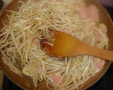 もやしと魚肉ソーセージのオイマヨ炒め作り方3写真