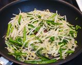 ヘルシー！イカとニラの怪味ソース炒め作り方2写真