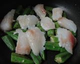 オクラと白身魚の簡単ソテー☆和風みそ味作り方3写真