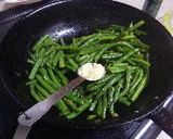 チーズが香る　インゲンのペペロンチーノ風作り方4写真