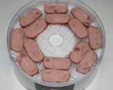 簡単おつまみ☆食品乾燥機で焼豚ジャーキー作り方2写真