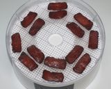 簡単おつまみ☆食品乾燥機で焼豚ジャーキー作り方3写真