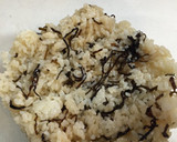 簡単☆ごま油と塩昆布の激ウマおにぎり作り方4写真
