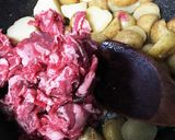 新ジャガと牛肉のガリバタ醤油炒め作り方5写真