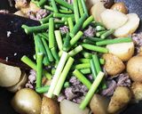 新ジャガと牛肉のガリバタ醤油炒め作り方6写真
