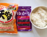 子どもも簡単サクサクゆかり揚げ玉おにぎり作り方1写真