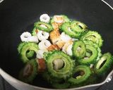 ちくわとゴーヤの甘辛炒め作り方1写真