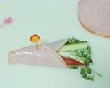 きゅうりとパプリカと貝割れのハムロール作り方3写真