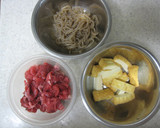 すき焼き味の牛コマ肉と糸蒟蒻の炒め物作り方1写真