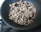 すき焼き味の牛コマ肉と糸蒟蒻の炒め物作り方3写真