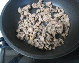 すき焼き味の牛コマ肉と糸蒟蒻の炒め物作り方3写真