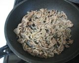 すき焼き味の牛コマ肉と糸蒟蒻の炒め物作り方4写真