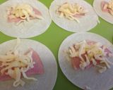 簡単！餃子の皮でハムチーズ揚げ♪作り方2写真