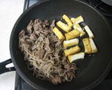 すき焼き味の牛コマ肉と糸蒟蒻の炒め物作り方5写真