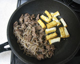 すき焼き味の牛コマ肉と糸蒟蒻の炒め物作り方5写真