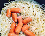 忙しい朝に！もやしとウインナーの卵炒め♡作り方3写真