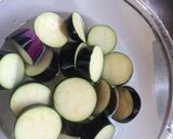 ポーチドエッグのせ茄子と玉ねぎの甘辛豚丼作り方1写真
