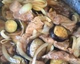 ポーチドエッグのせ茄子と玉ねぎの甘辛豚丼作り方4写真