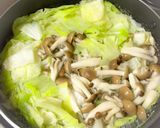 生姜肉団子とキャベツしめじスープ作り方2写真